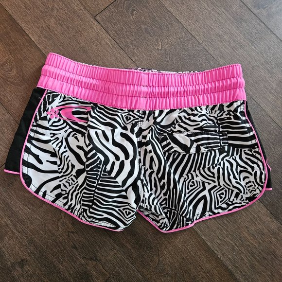 Hot pink and zebra Oneill short - Picture 4 of 6